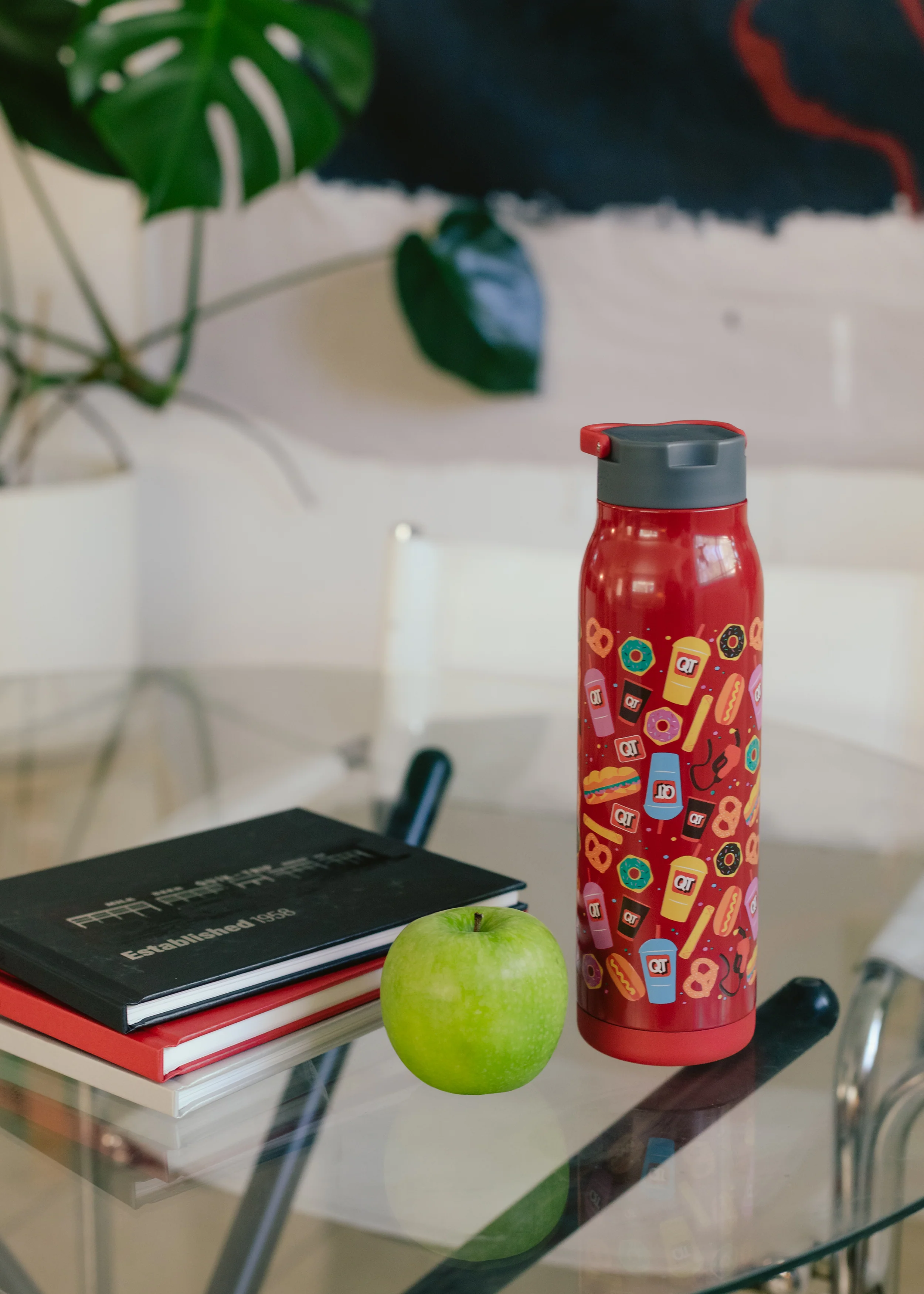 QT Iconic Stainless 32oz Bottle - Red - Image 3